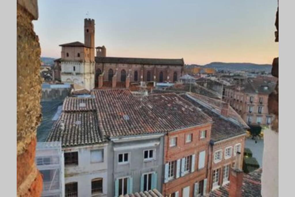 Appartement Exceptionnel 4 Etoiles Hyper Centre Albi 65 M2 Au 4Eme Etage Sans Ascenseur Avec Une Tour Du 12Eme Siecle Eksteriør billede