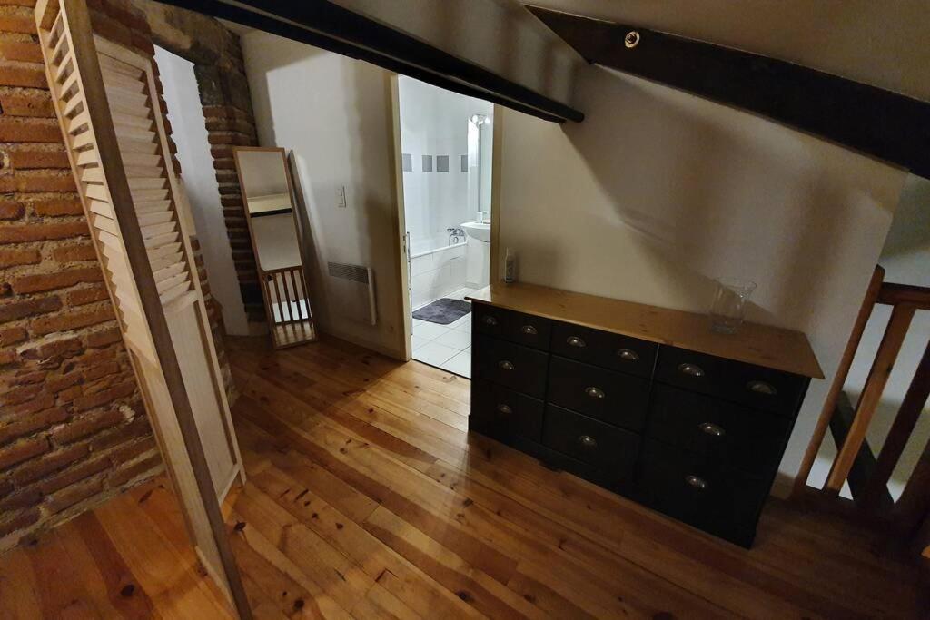 Appartement Exceptionnel 4 Etoiles Hyper Centre Albi 65 M2 Au 4Eme Etage Sans Ascenseur Avec Une Tour Du 12Eme Siecle Eksteriør billede