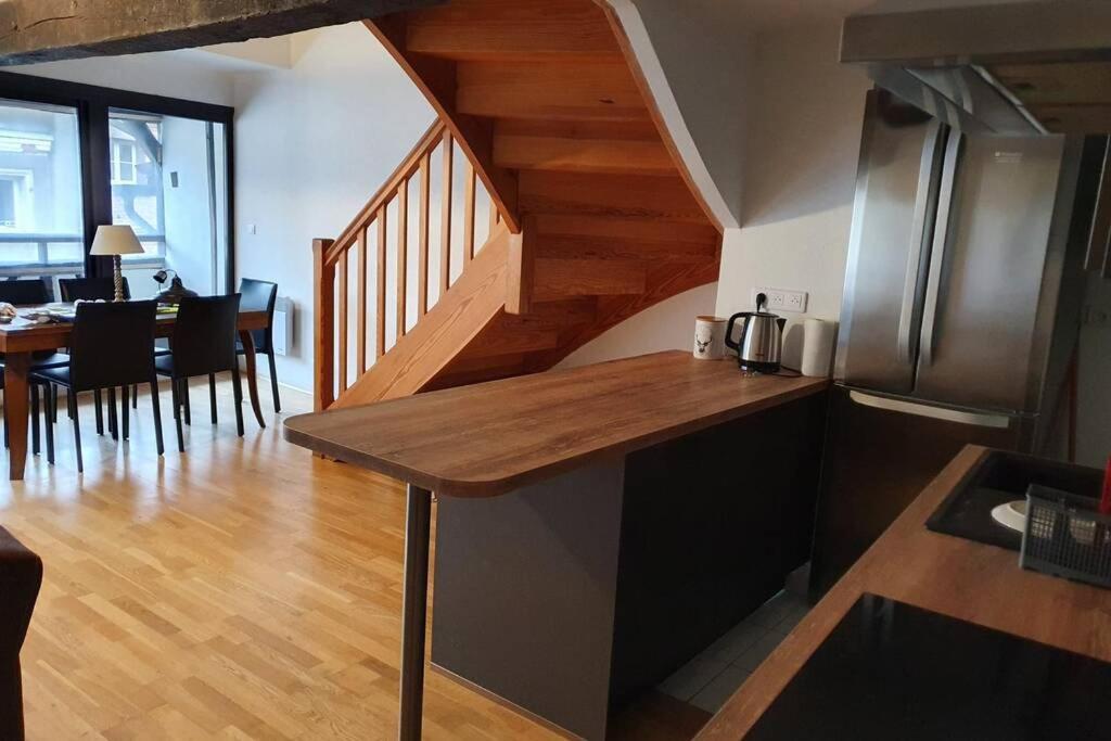 Appartement Exceptionnel 4 Etoiles Hyper Centre Albi 65 M2 Au 4Eme Etage Sans Ascenseur Avec Une Tour Du 12Eme Siecle Eksteriør billede