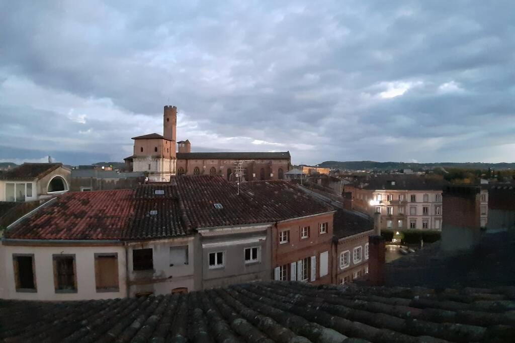 Appartement Exceptionnel 4 Etoiles Hyper Centre Albi 65 M2 Au 4Eme Etage Sans Ascenseur Avec Une Tour Du 12Eme Siecle Eksteriør billede