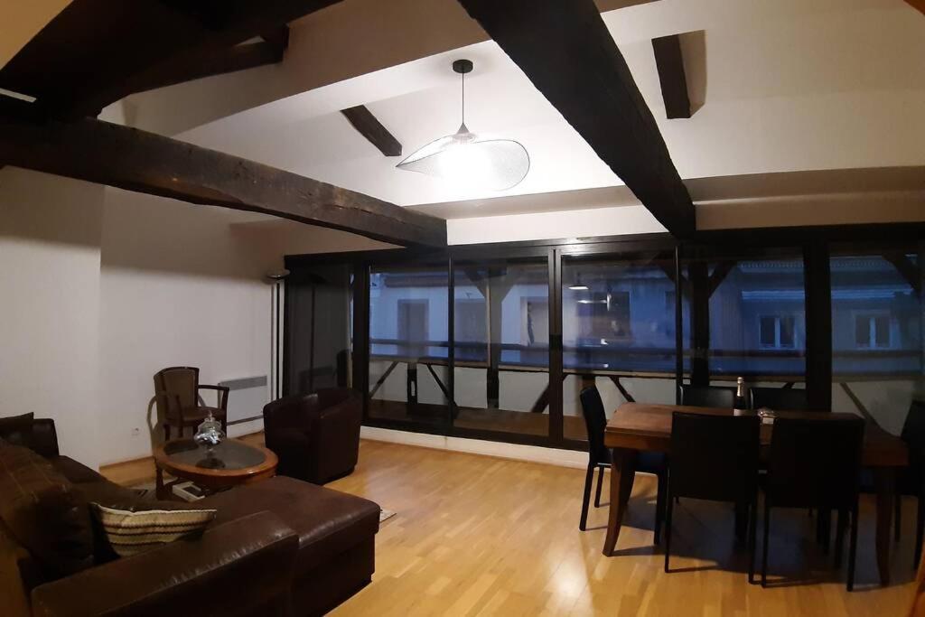 Appartement Exceptionnel 4 Etoiles Hyper Centre Albi 65 M2 Au 4Eme Etage Sans Ascenseur Avec Une Tour Du 12Eme Siecle Eksteriør billede